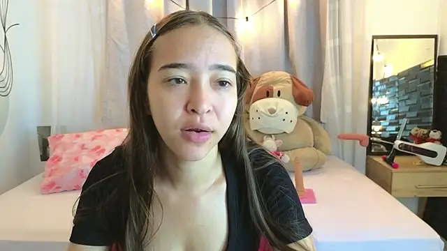 Snapshot of SERAFINA_ chatting on December 5, 2025, 12:59 pm SERAFINA online show from December 5, 2025, 12:59 pm