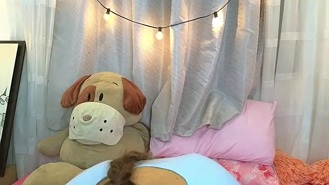 Snapshot of SERAFINA_ chatting on October 27, 2025, 1:12 pm SERAFINA online show from October 27, 2025, 1:12 pm