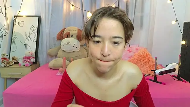 Snapshot of SERAFINA_ chatting on October 25, 2025, 1:45 pm SERAFINA online show from October 25, 2025, 1:45 pm