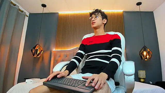 Cum hunters online show from September 17, 2025, 3:30 am