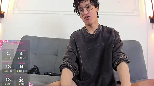 Snapshot of Cum_hunters chatting on June 18, 2026, 3:27 am Cum hunters online show from June 18, 2026, 3:27 am