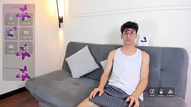 Cum hunters online show from November 14, 2025, 3:32 am