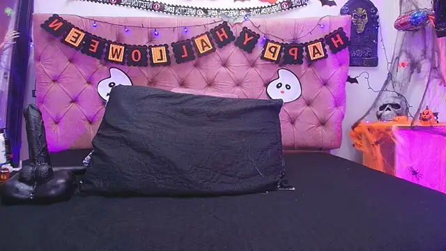 Auroraa miller online show from October 29, 2025, 11:53 am