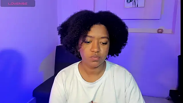 Snapshot of AishaHil chatting on February 7, 2025, 1:32 pm AishaHil online show from February 7, 2025, 1:32 pm