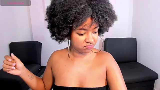 Snapshot of AishaHil chatting on January 30, 2025, 6:00 pm AishaHil online show from January 30, 2025, 6:00 pm