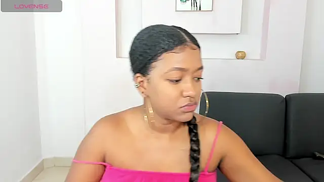 Snapshot of AishaHil chatting on February 1, 2025, 11:53 am AishaHil online show from February 1, 2025, 11:53 am