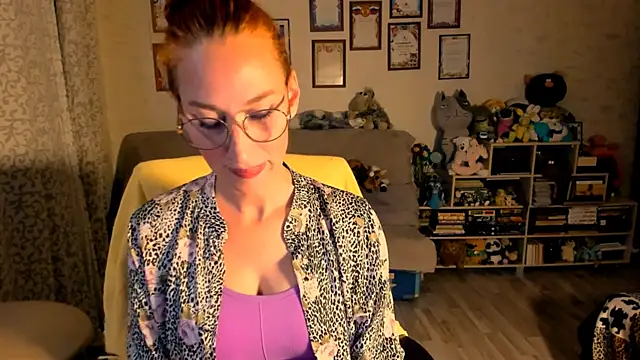 red rocco online show from September 17, 2025, 3:47 pm