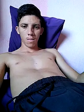 welitonzz28 online show from April 24, 2026, 5:37 pm