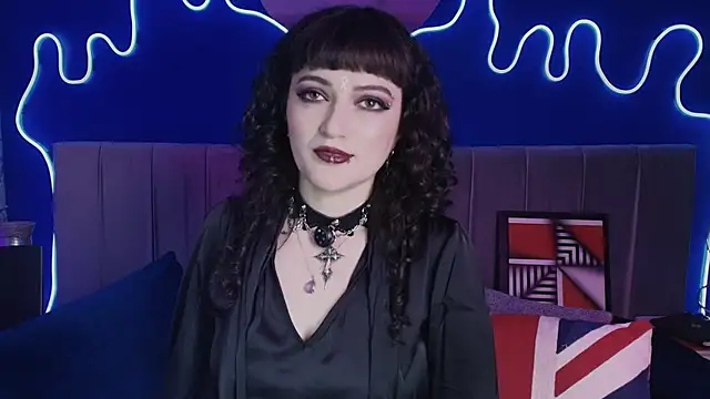 JeanneSabatier online show from July 6, 2026, 7:49 pm