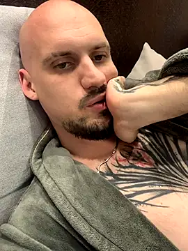 AssHunter4k online show from October 1, 2025, 8:02 pm