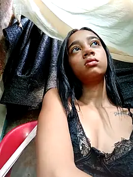 Snapshot of Zoe_Sweett18 chatting on March 21, 2025, 12:50 pm Zoe Sweett18 online show from March 21, 2025, 12:50 pm