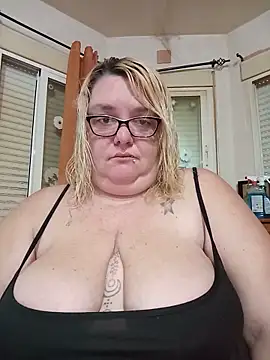 diosacurvy1984 online show from May 22, 2026, 6:55 am
