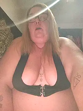 diosacurvy1984 online show from November 13, 2025, 11:19 pm