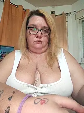 Snapshot of diosacurvy1984 chatting on December 18, 2025, 9:58 am diosacurvy1984 online show from December 18, 2025, 9:58 am