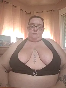 Snapshot of diosacurvy1984 chatting on December 15, 2025, 10:43 am diosacurvy1984 online show from December 15, 2025, 10:43 am