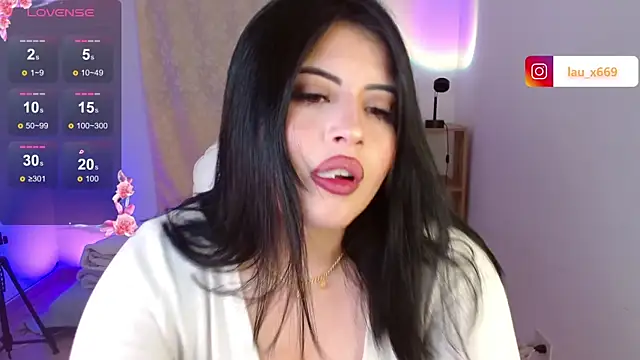 isabella1616 online show from October 7, 2025, 4:02 am