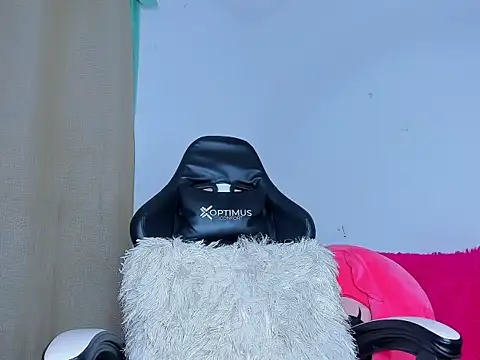 Laurita  Os online show from February 20, 2025, 8:06 am