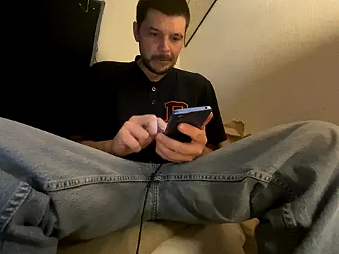 Snapshot of almighty_d chatting on November 4, 2025, 1:42 am almighty d online show from November 4, 2025, 1:42 am