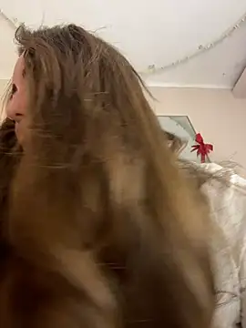 KiraBarlows online show from March 19, 2026, 7:36 pm