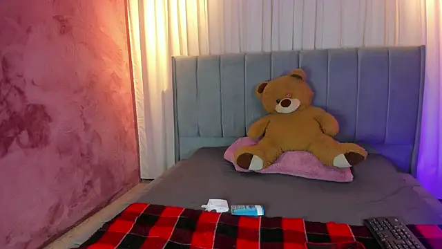 camilapersy online show from February 12, 2025, 1:16 pm