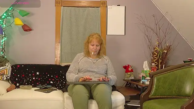 Badgirlpr2 online show from November 25, 2025, 10:32 pm