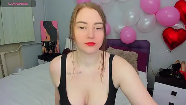 Snapshot of lillyloan4u chatting on February 15, 2026, 6:07 pm lillyloan4u online show from February 15, 2026, 6:07 pm