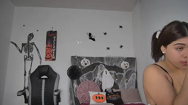 AmandaBrooks 18 online show from October 16, 2025, 1:36 am