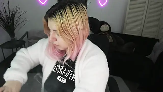 DiaAngell online show from February 22, 2026, 7:26 pm