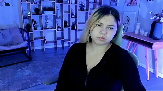 DiaAngell online show from October 10, 2025, 7:25 pm