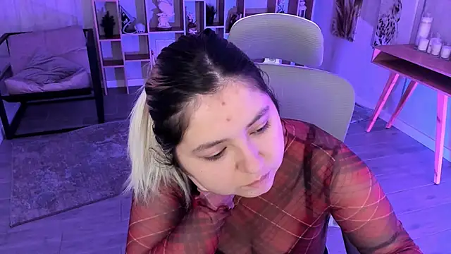 DiaAngell online show from October 24, 2025, 8:19 pm