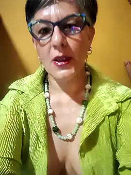 Snapshot of ilonna2025 chatting on January 17, 2026, 10:13 pm ilonna2025 online show from January 17, 2026, 10:13 pm