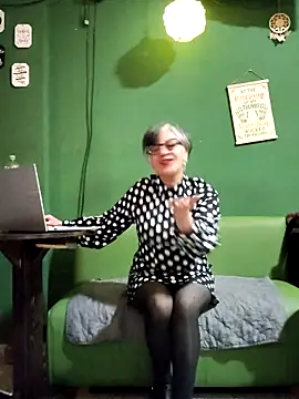 ilonna2025 online show from September 21, 2025, 7:24 am