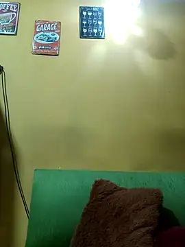 ilonna2025 online show from February 9, 2025, 9:39 pm