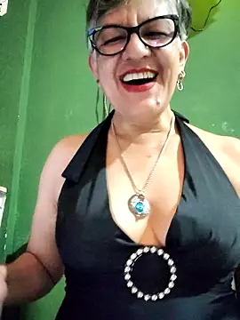 ilonna2025 online show from October 15, 2025, 11:46 pm