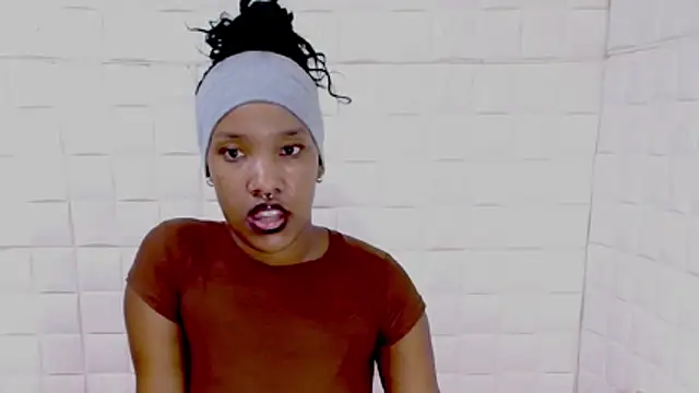 EroticSexyPrada online show from April 19, 2026, 5:47 pm