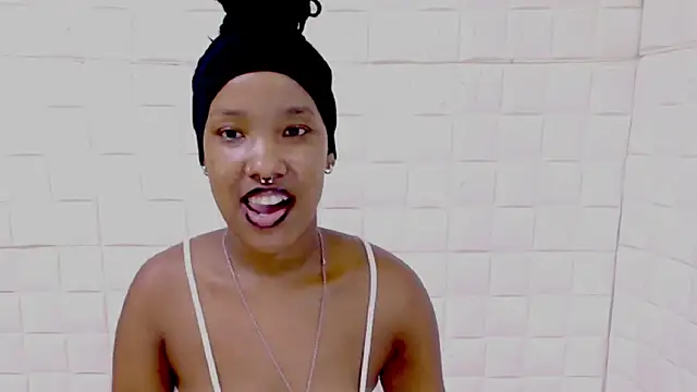 EroticSexyPrada online show from April 18, 2026, 7:07 pm