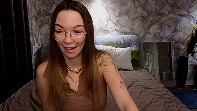 SusannJohnson online show from October 19, 2025, 12:24 am