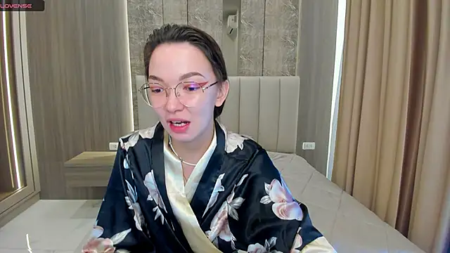 SusannJohnson online show from November 26, 2025, 12:21 am