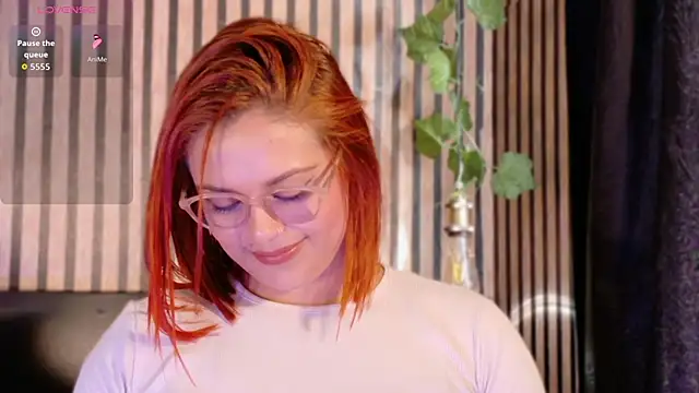 Sophie new25 online show from October 4, 2025, 1:45 pm