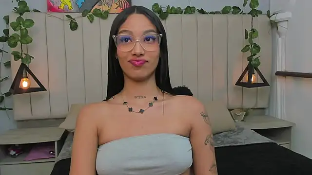 Paulina Lopezz online show from November 12, 2025, 9:07 pm