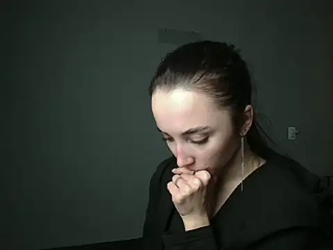 Eva Gloryy online show from March 5, 2025, 6:12 pm