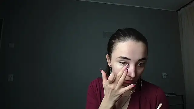 Eva Gloryy online show from March 13, 2025, 2:33 pm