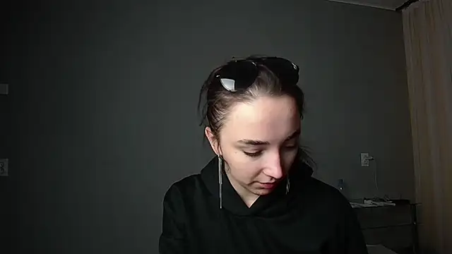 Eva Gloryy online show from March 18, 2025, 5:23 pm