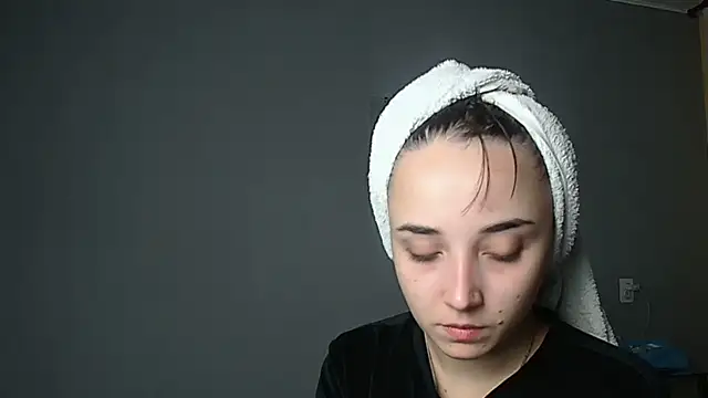 Eva Gloryy online show from October 4, 2025, 10:11 pm