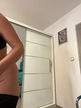 Snapshot of HotLivv69 chatting on October 2, 2025, 9:29 pm HotLivv69 online show from October 2, 2025, 9:29 pm