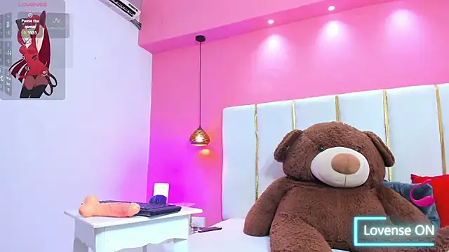 Snapshot of Alliison_fox chatting on October 15, 2025, 12:46 pm Alliison fox online show from October 15, 2025, 12:46 pm