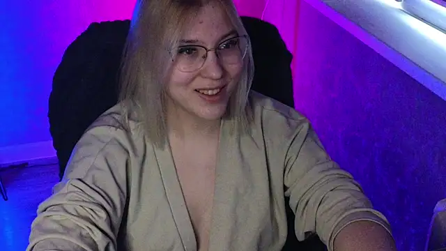 HotBrandyX online show from March 3, 2025, 4:54 am