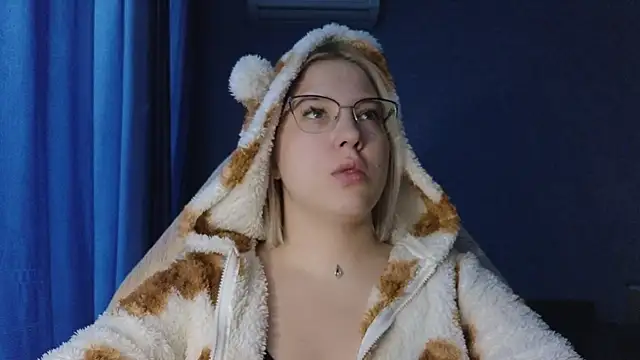 HotBrandyX online show from October 3, 2025, 4:36 am