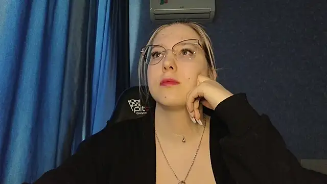 Snapshot of HotBrandyX chatting on May 22, 2026, 6:11 am HotBrandyX online show from May 22, 2026, 6:11 am