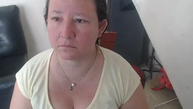 Yohis Kiut25 online show from October 7, 2025, 6:42 pm